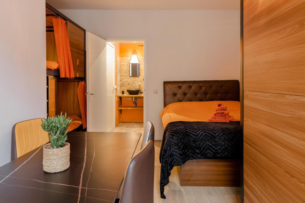 Recharge Hostel Rotterdam Bagian luar foto