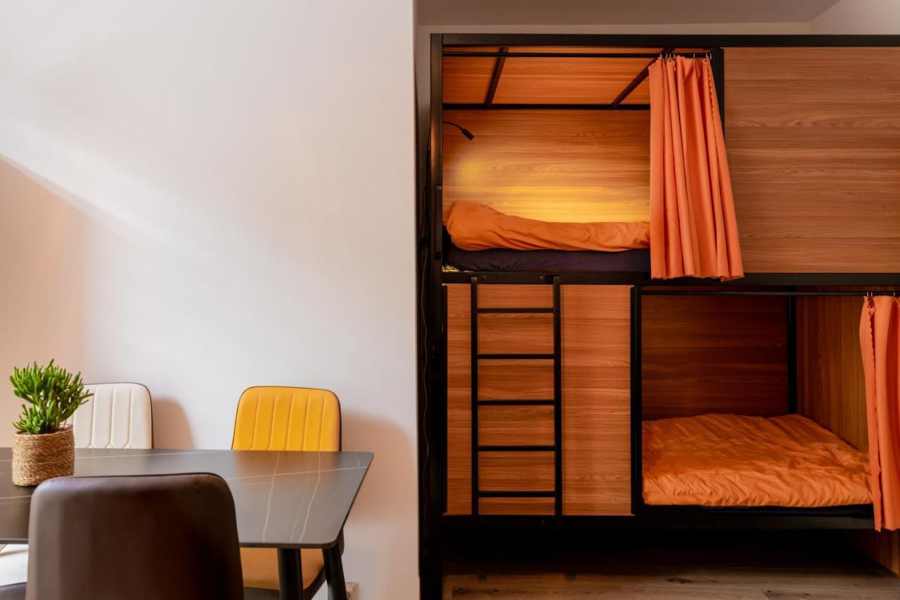 Recharge Hostel Rotterdam Bagian luar foto