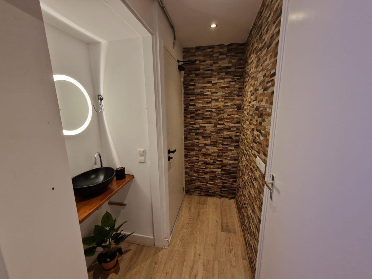 Recharge Hostel Rotterdam Bagian luar foto