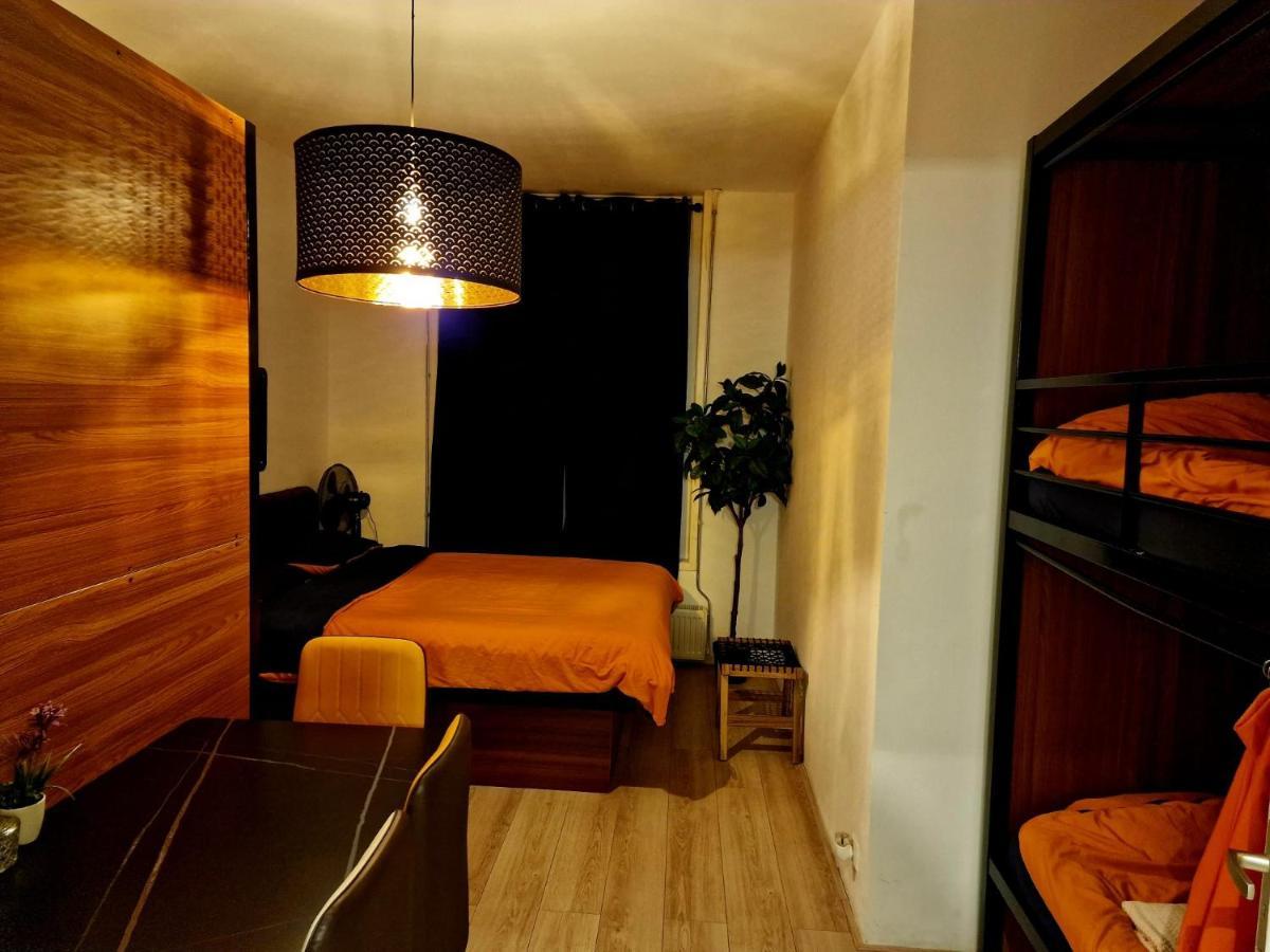 Recharge Hostel Rotterdam Bagian luar foto