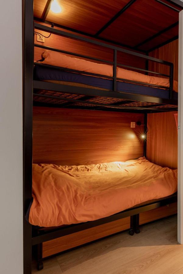 Recharge Hostel Rotterdam Bagian luar foto