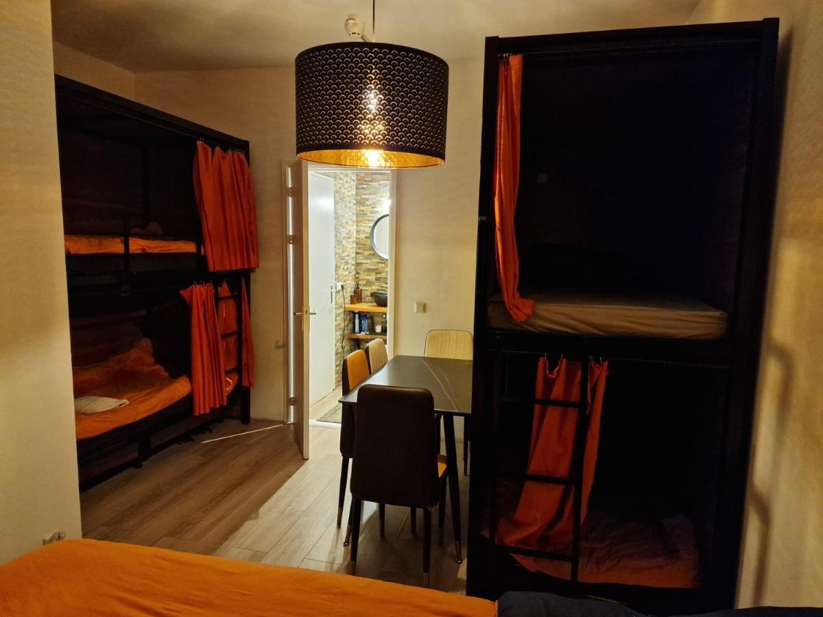 Recharge Hostel Rotterdam Bagian luar foto