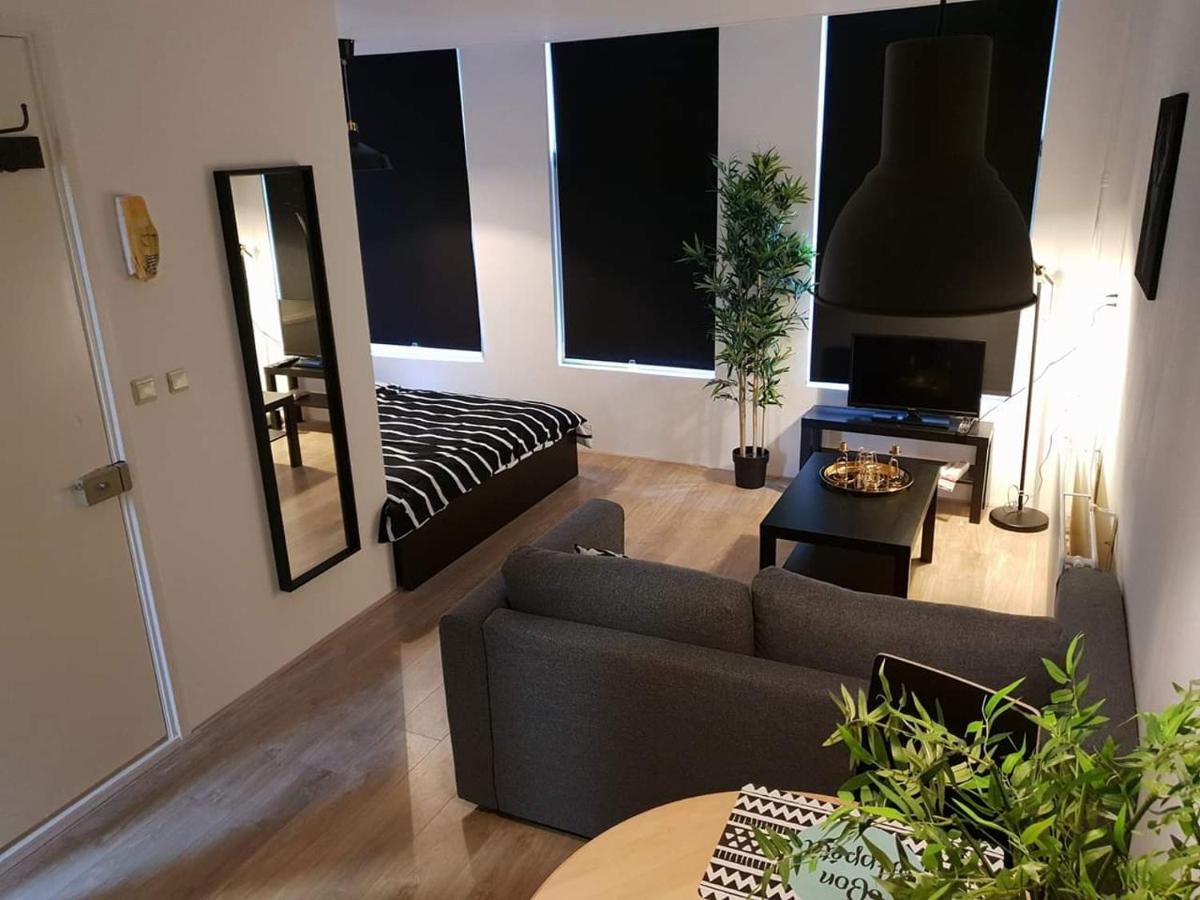 Recharge Hostel Rotterdam Bagian luar foto
