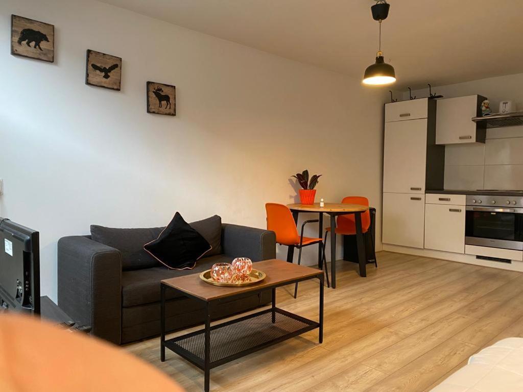 Recharge Hostel Rotterdam Bagian luar foto