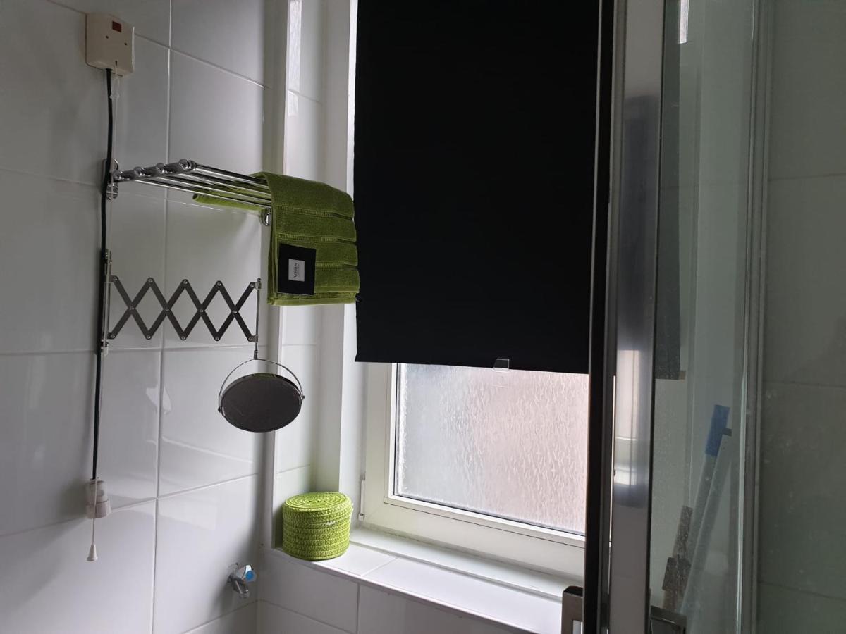 Recharge Hostel Rotterdam Bagian luar foto