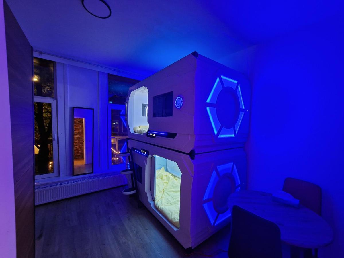 Recharge Hostel Rotterdam Bagian luar foto