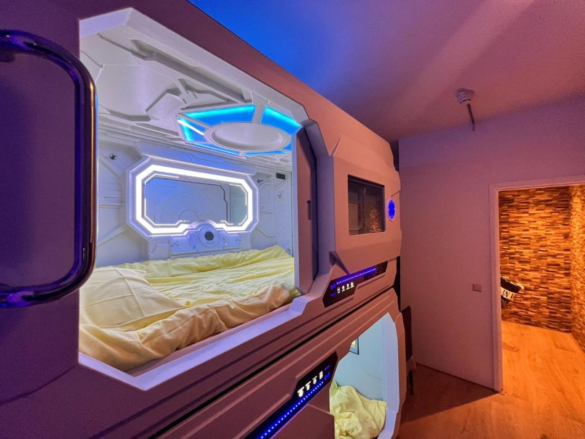 Recharge Hostel Rotterdam Bagian luar foto