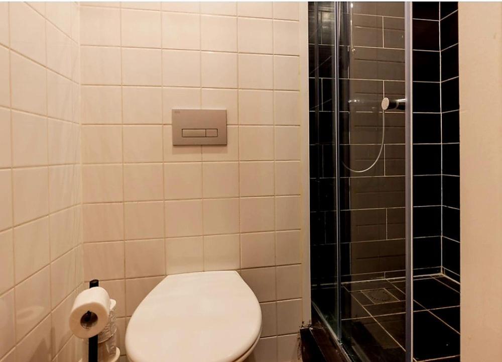 Recharge Hostel Rotterdam Bagian luar foto