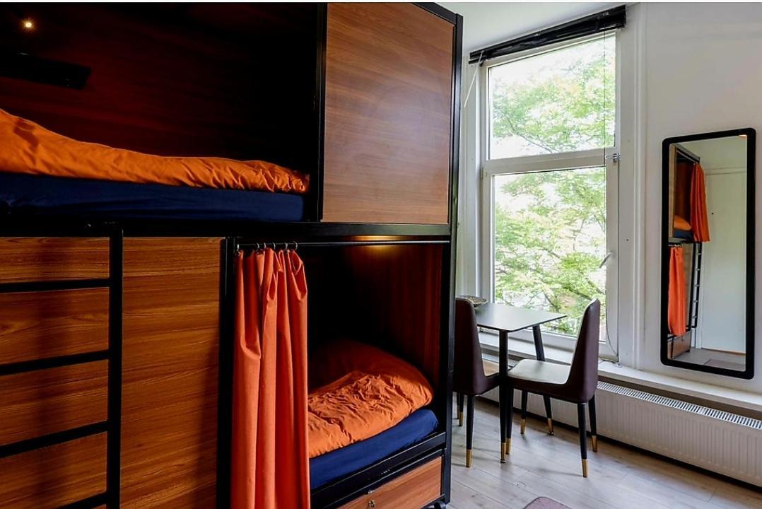 Recharge Hostel Rotterdam Bagian luar foto